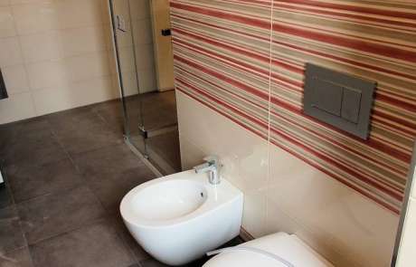 bagno bordeaux sanitari